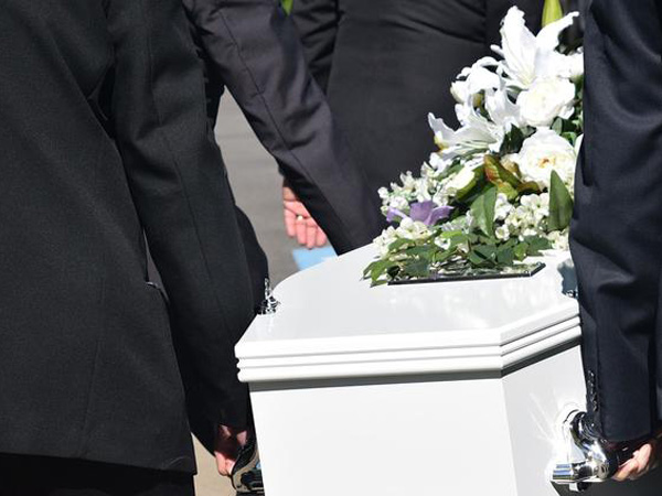 葬礼计划过程中涉及到哪些步骤？